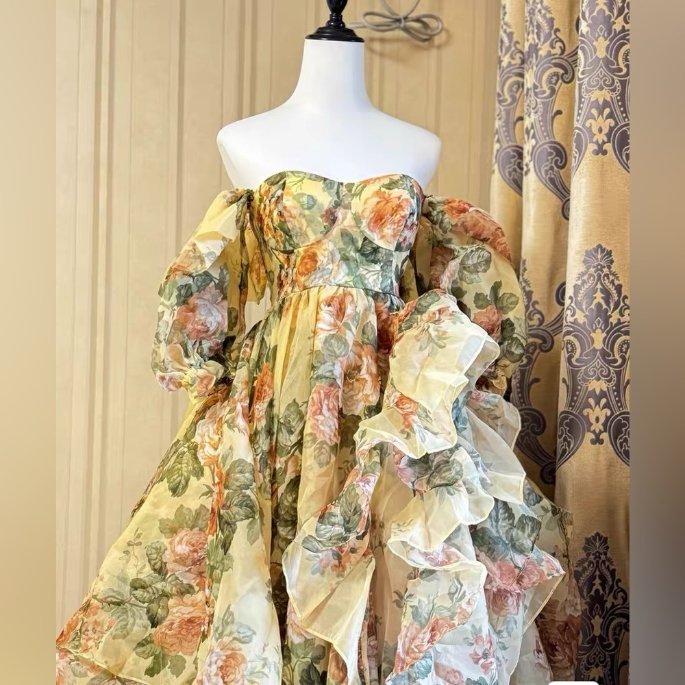 Selkie Collections Butter Rose in Bloom Bridal Gown with Foldable Train S - Picture 8 of 14